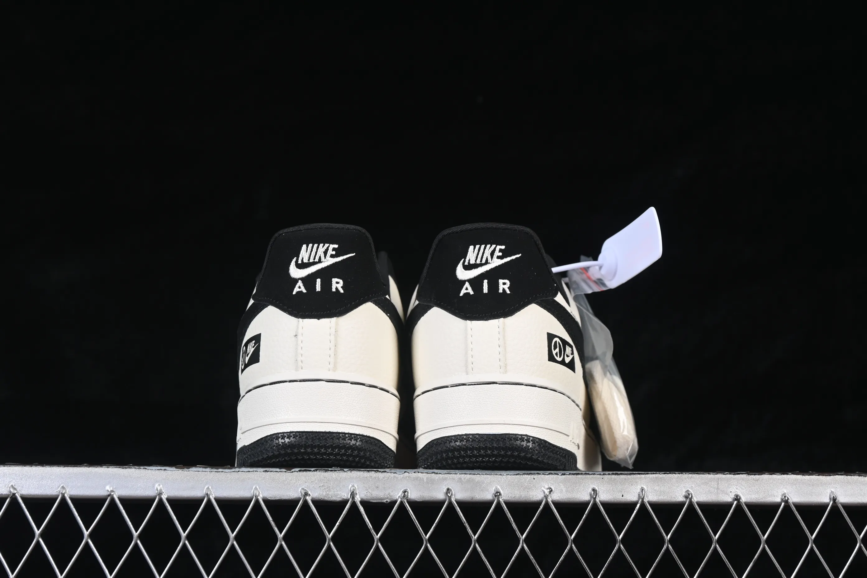 All categories Nk Air Force 1 Air Force series Nk Air Force 1 Low Air Force low-top Nike Air Force 1'07 Low G-Dragon co-branded Daisy beige black hook Air Force 1 low-top casual sneakers LD1999-002